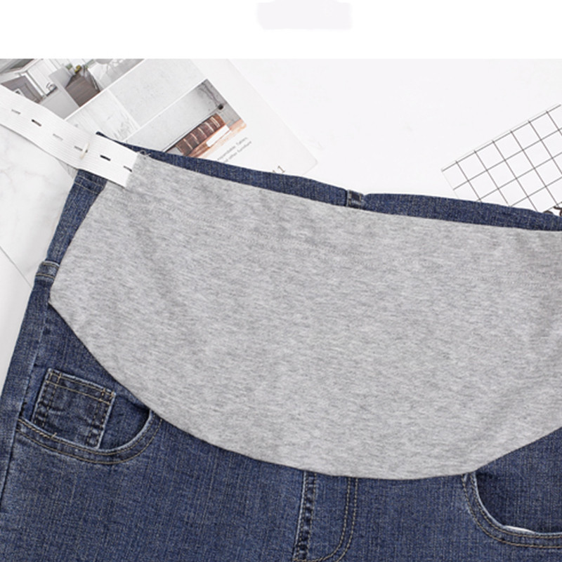 Pregnant women's jeans in nine - Image 2